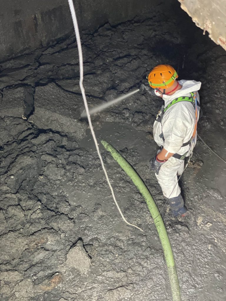 lavori in ambienti a rischio e confinanti